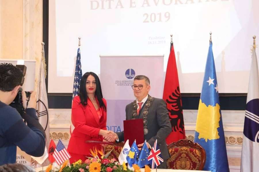 Që nga sot gazetarët në Kosovë do të mbrohen nga avokatët falas
