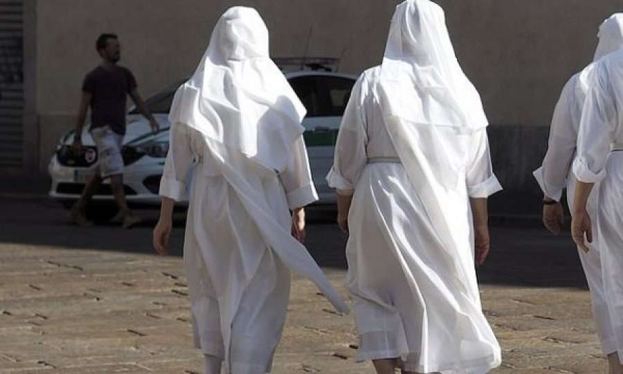 Kisha nis hetimet, dy murgesha mbeten shtatzënë gjatë misionit në Afrikë