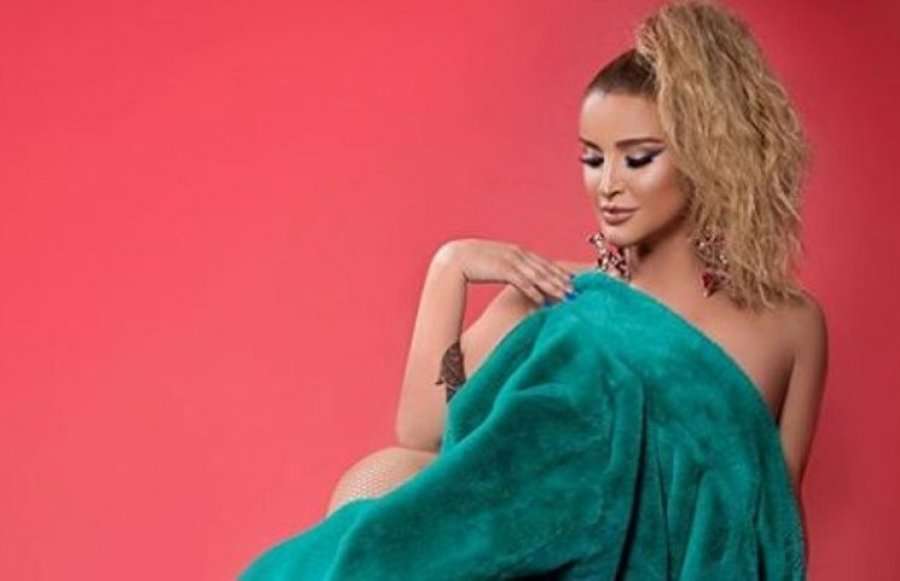 Tuna e tepron, shfaqet komplet e zhveshur në Instagram
