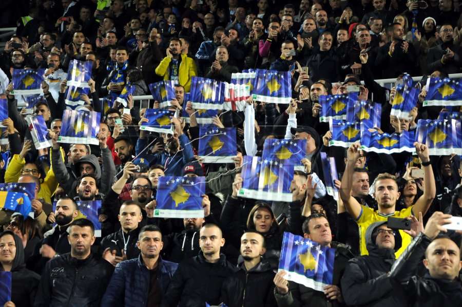 Kompania e njohur britanike e basteve shkruan për Kosovën: Gjëja më e mirë që e kam parë në futboll për një kohë të gjatë
