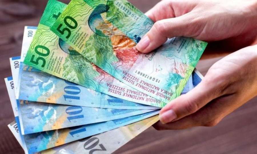 Të ardhurat mesatare në një familje zvicerane, 7000 franga në muaj