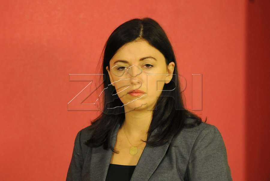Albulena Haxhiu për vendimet e PZAP’së thotë se janë bërë për t’ia marrë shumicën VV’së