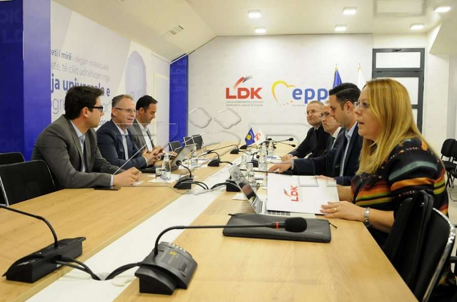 Loja e LDK-së, i do 7 ministri, presidentin dhe kryeparlamentarin