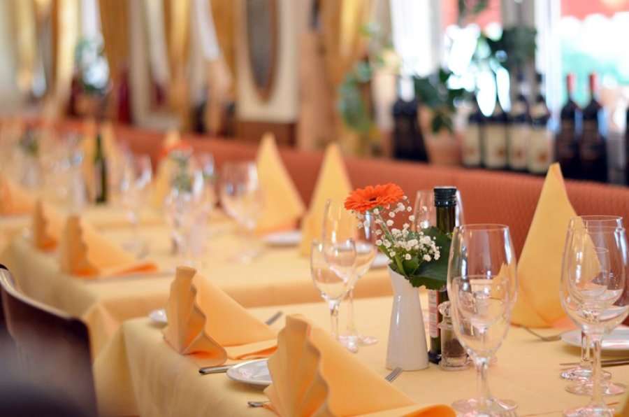 Tre policë nën hetim, korruptoheshin me ushqim falas në restorant