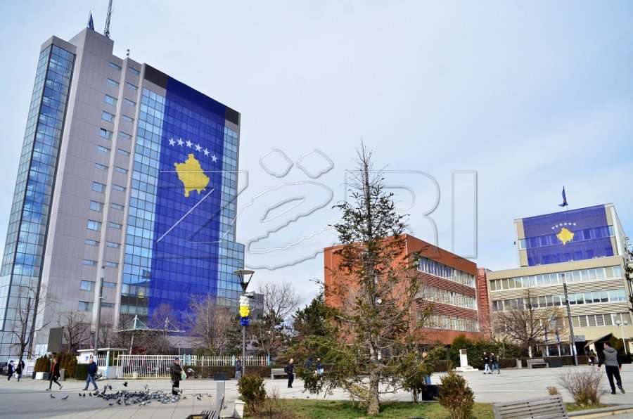 Pezullohet për tre muaj Ligji për Zyrtarët Publikë, nga MAP-i kërkohet shpjegimi