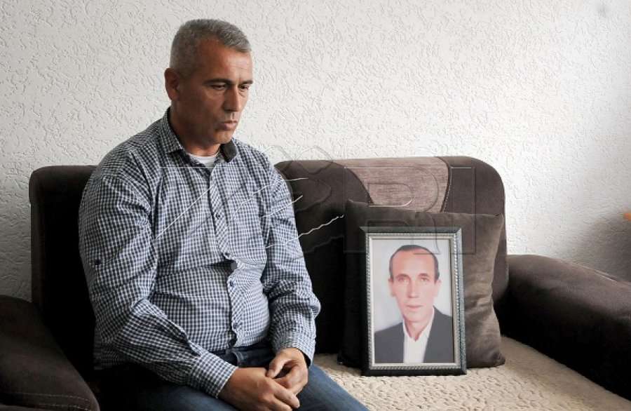 22 vjet nga vrasja e mësuesit Halit Geci e nga dalja publike e UÇK-së 