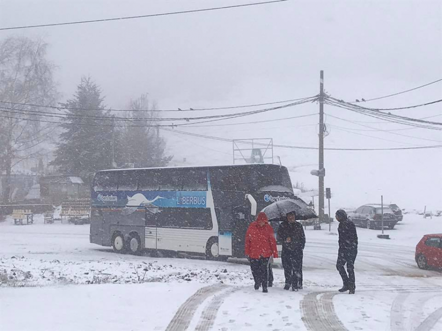 Bie bora e parë në Kosovë