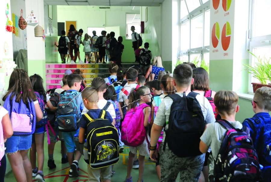 Fillimviti i ri shkollor, me probleme të shumta në arsim