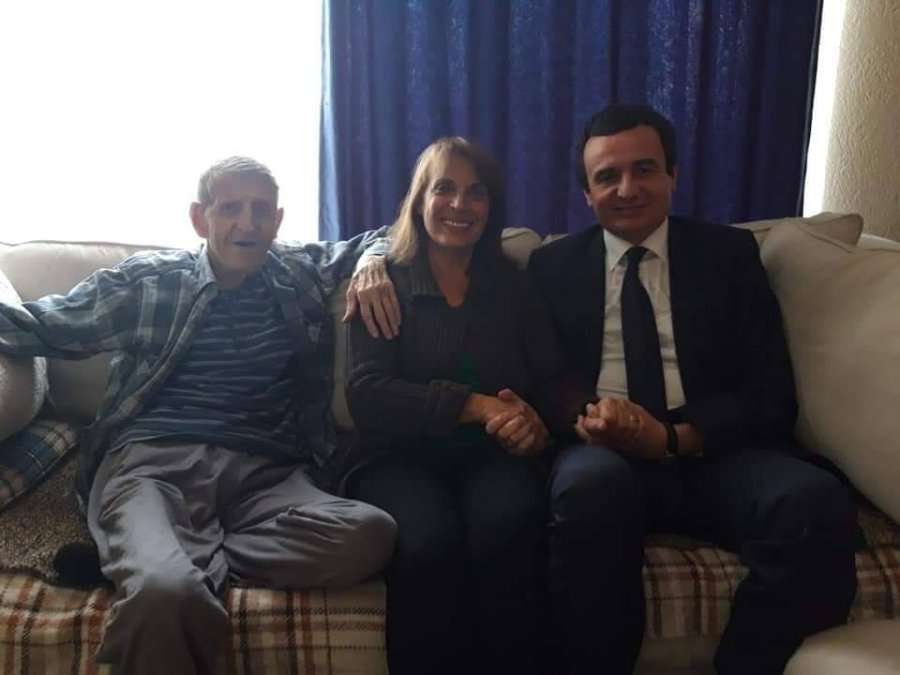 Vizita e parë e Kurtit pas fitores, shkon te Mikullovci