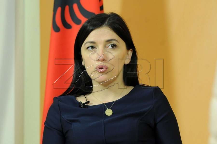 Albulena Haxhiut i duket e padrejtë qasja e Vjosa Osmanit: Thotë se posti i kryeministrit nuk vihet në peshore