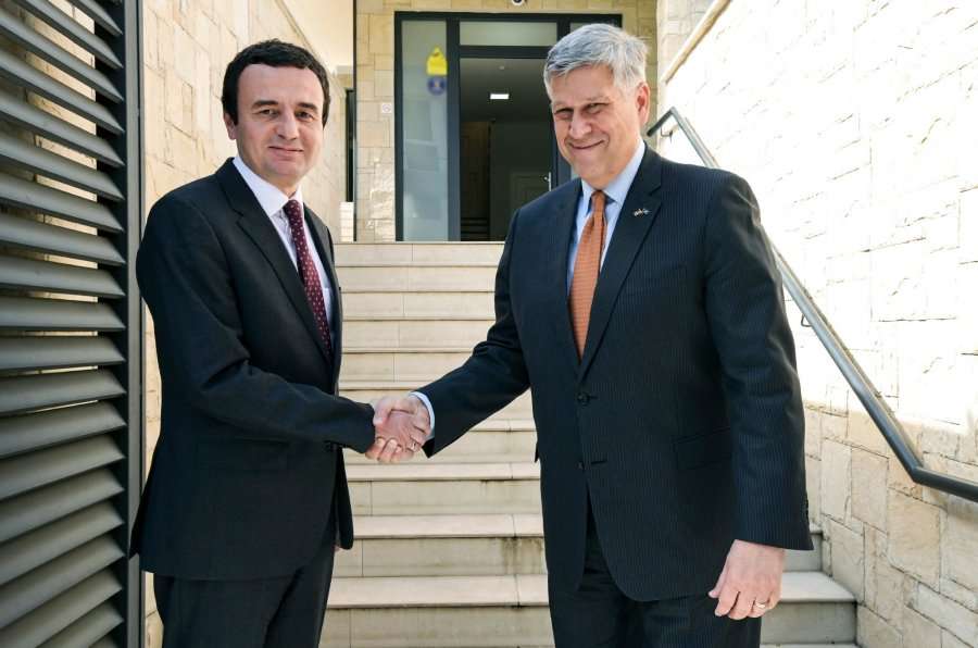 Albin Kurti del nga ambasada amerikane