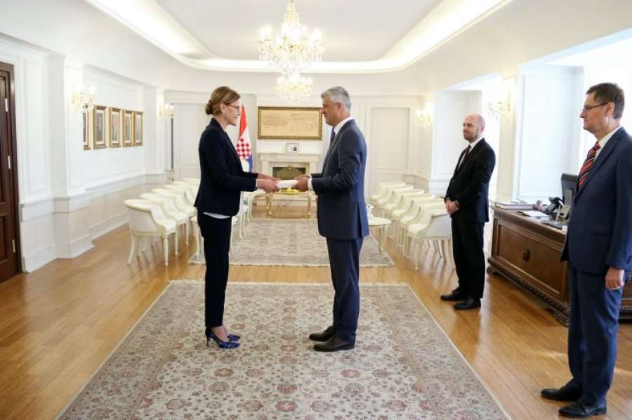 Thaçi pranon letrat kredenciale nga ambasadorja e re e Kroacisë