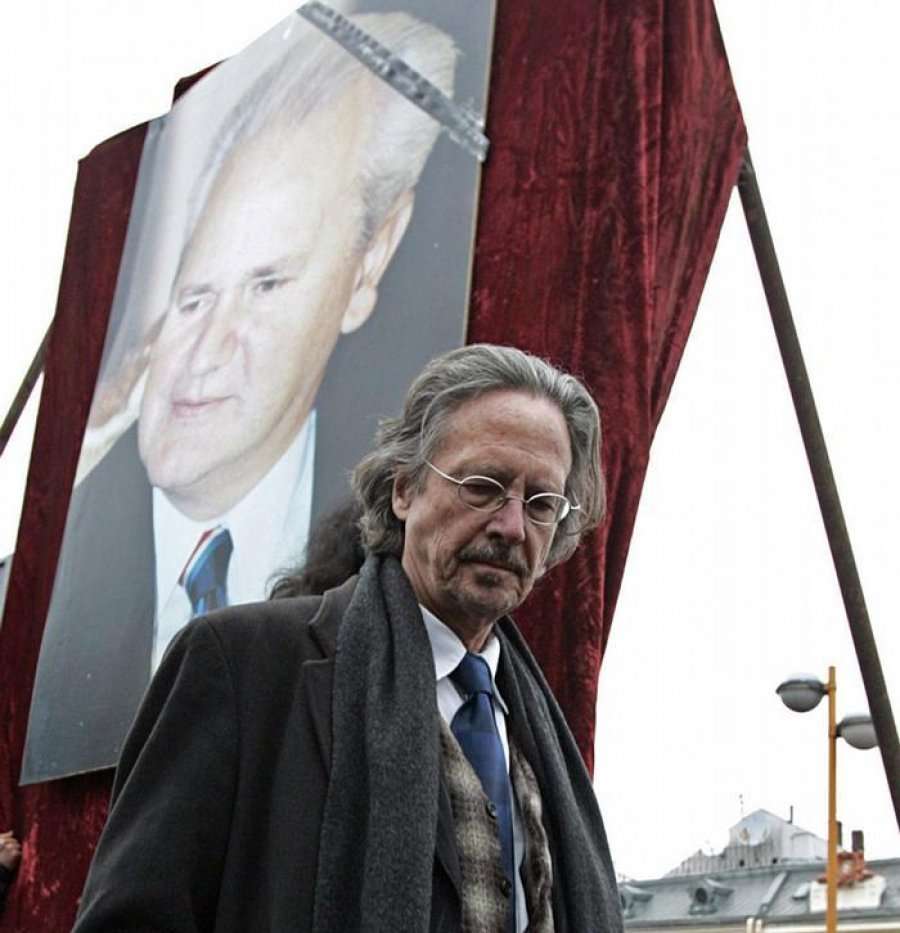 Vlora Çitaku e quan skandaloz dhënien e çmimit Nobel për Letërsi njeriut që e mbështeti 'Kasapin e Ballkanit'