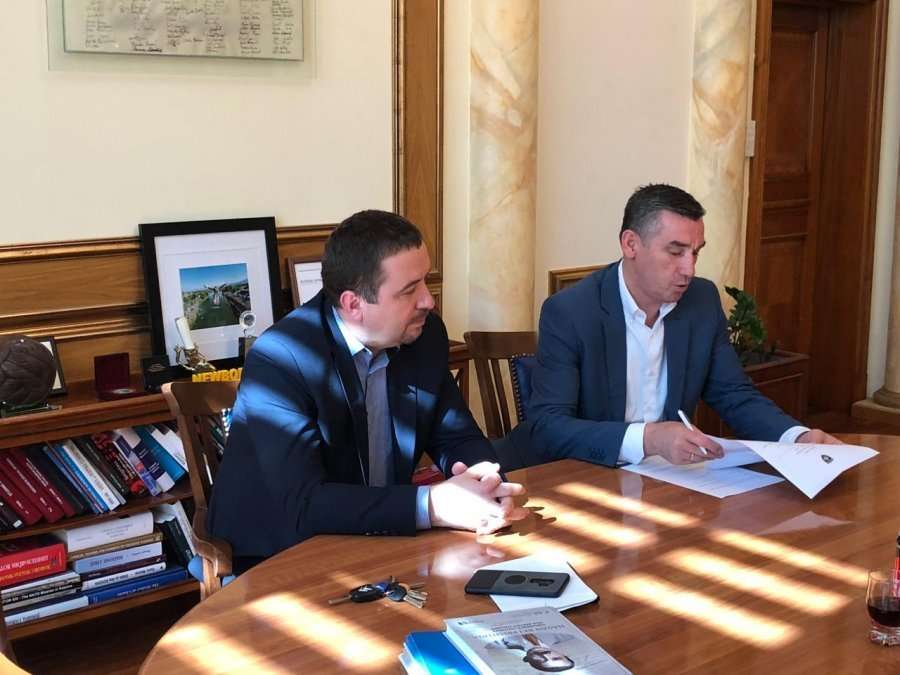 Këshilltari i Veselit: PDK-në nuk e ka mundur Vetëvendosja as LDK-ja, por vetë PDK-ja