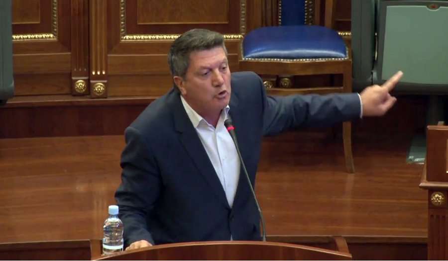 Milaim Zeka thotë se helmimi nuk u bë nga Serbia, por nga ata që duan ta ndalin Albin Kurtin