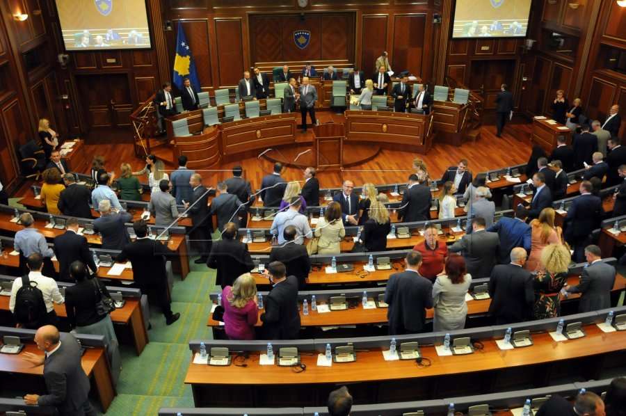 120 ish-deputetë po vazhdojnë t’i marrin pagat e majme nga kuvendi jofunksional
