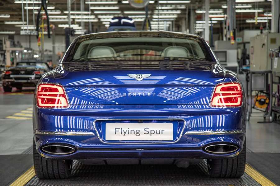 Bentley fillon prodhimin e Flying Spur, makinë e fuqishme me nivel të lartë