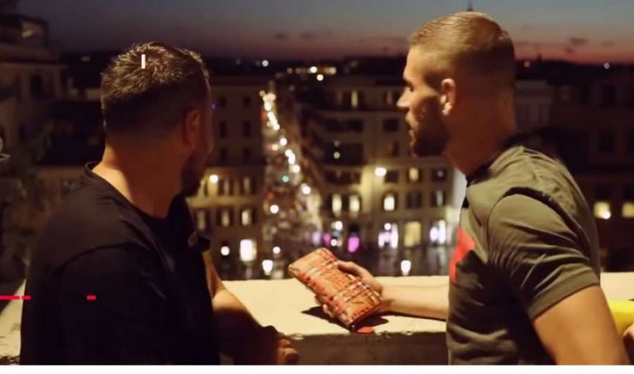 Valon Berisha tregon cilat femra i shkruajnë më shumë shqiptare apo italiane