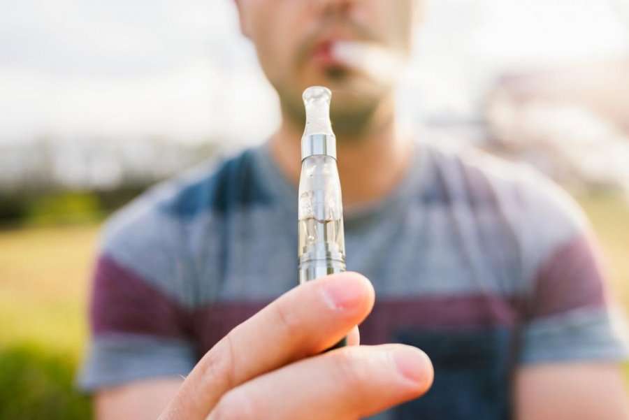 Rritet përdorimi i cigareve elektronike te të rinjtë  kërkohet ndërhyrje ligjore