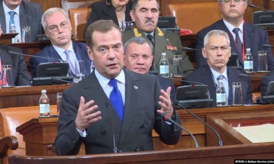 Medvedev kërkon bashkëpunim ekonomik me Serbinë