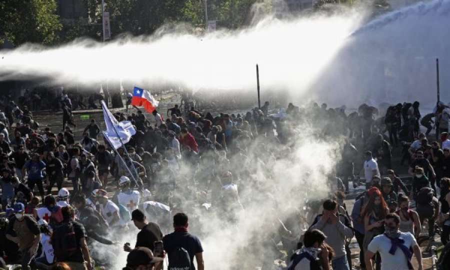 Vazhdojnë trazirat në Kili, zgjatet gjendja emergjente