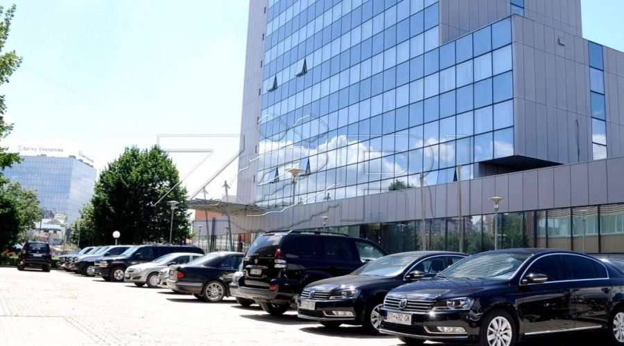 Xhipa e limuzina luksoze - Shteti ndanë mbi gjysmë milioni euro për vetura