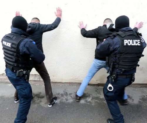Dies sind acht Prüfungen verhaftet, die in Angst gefangen wurden.