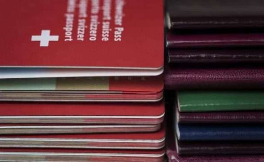 Për herë të parë i hiqet pasaporta zvicerane një të huaji me dy shtetësi