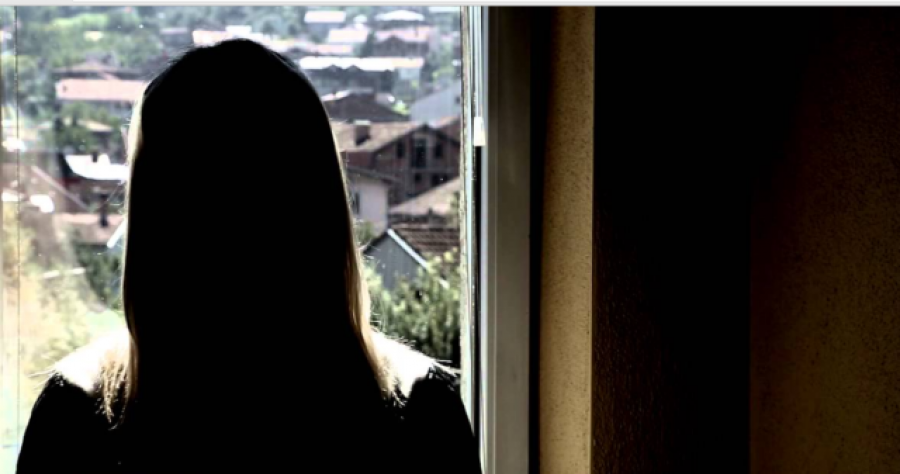 'Më rrahu për 10 euro, e kisha foshnjën 3-javëshe', rrëfimi i gruas nga Istogu për dhunën nga burri