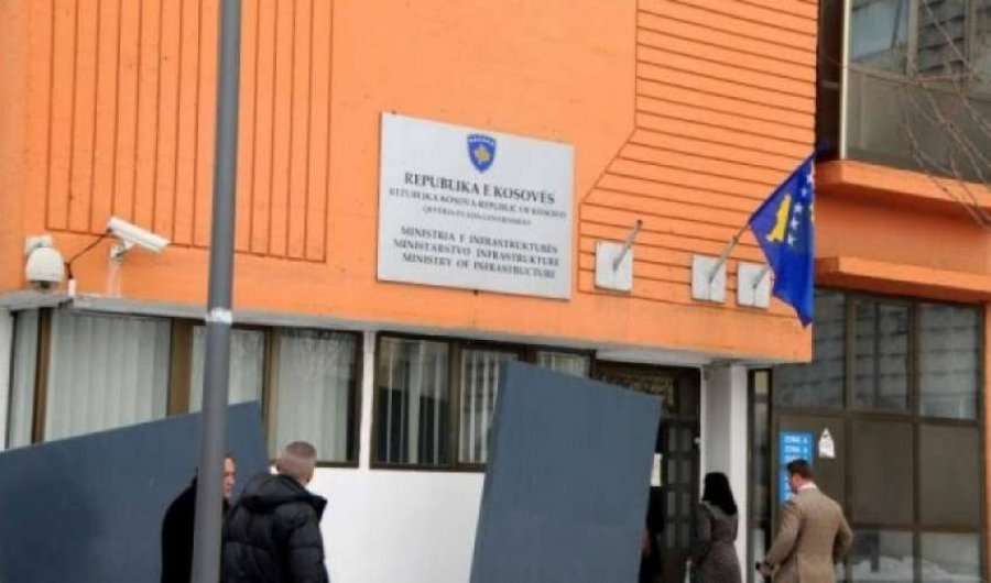 Ministria e Infrastrukturës harxhon 65 % të buxhetit, projektet e reja s’mund të realizohen