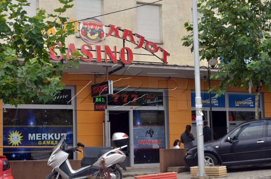 Organizonin lojëra fati në Pejë, arrestohen 8 persona