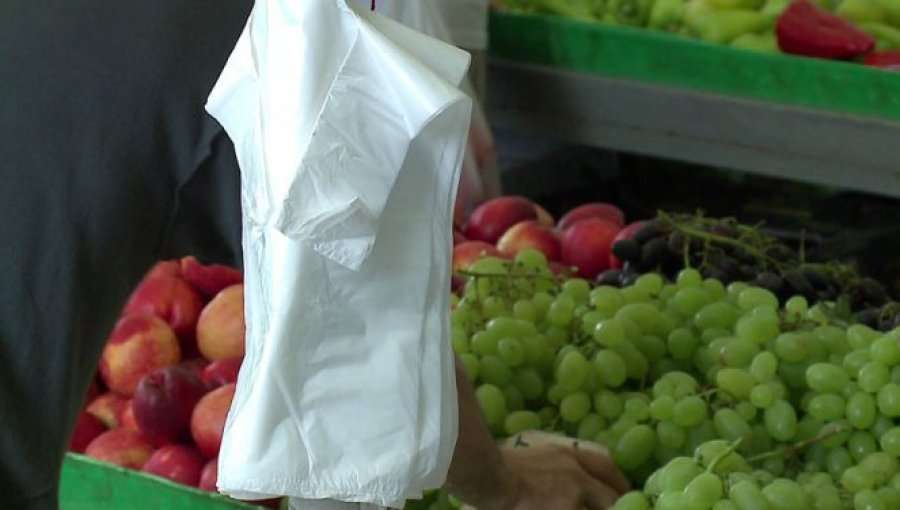 Kërkohet vënia e çmimit për qeset e plastikës