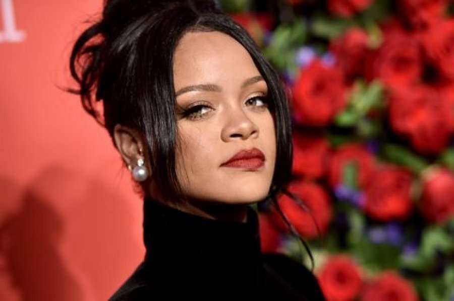 Kush e la shtatzënë Rihannan?