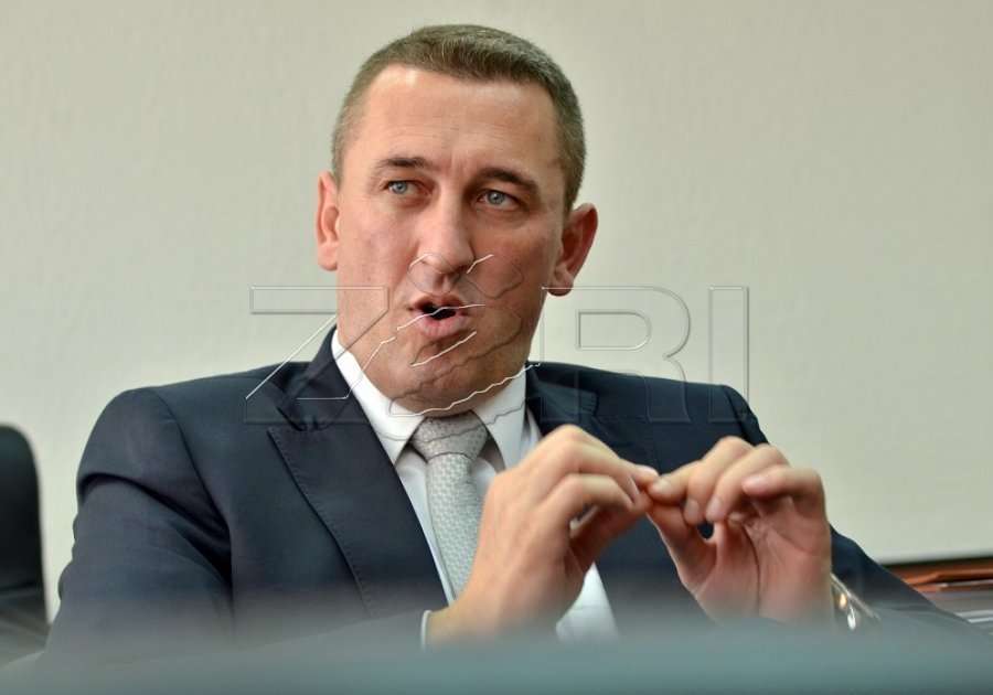 Rashiq kundër ndryshimit të kufijve: Serbët e Kosovës të jenë iniciues të dialogut