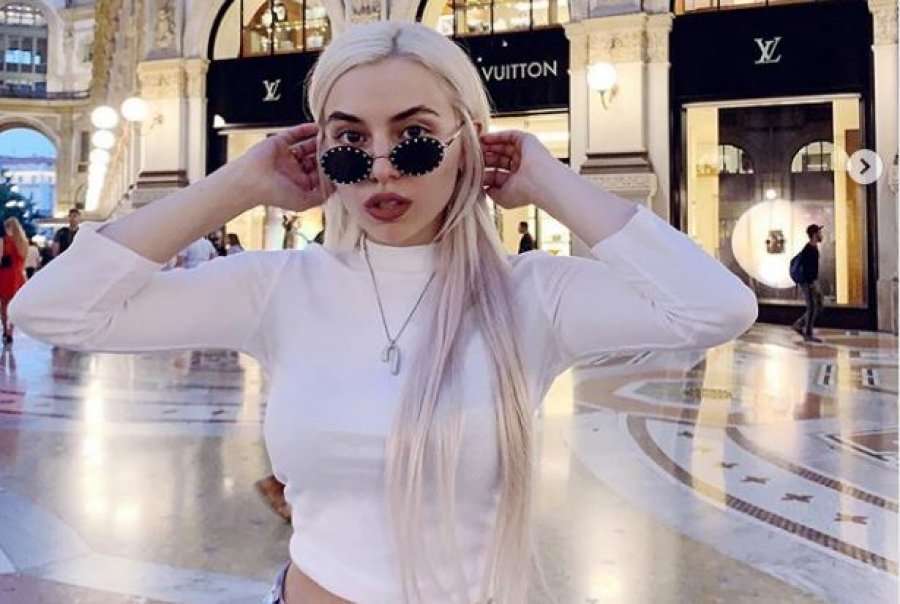 Ava Max shkëlqen nga Milano