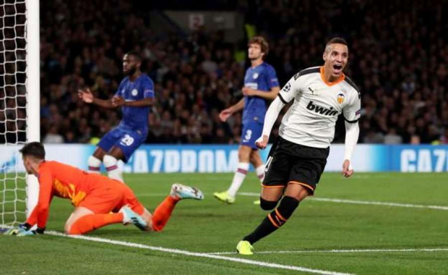 Chelsea befasohet në shtëpi nga Valencia