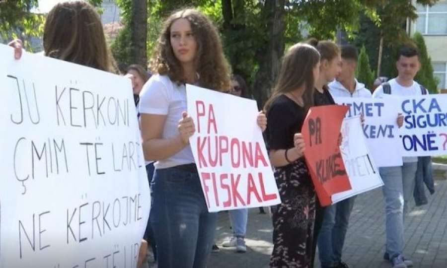 Lipjanasit protestojnë kundër rritjes së çmimeve të biletave