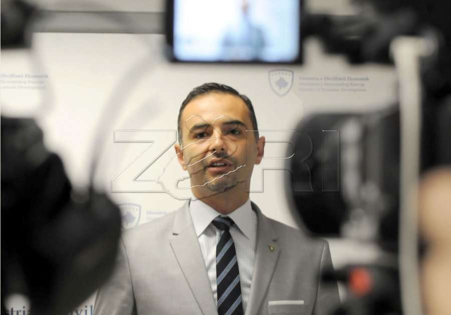Kompania serbe regjistrohet në veri, Lluka thotë se qytetarët do të paguajnë rrymën