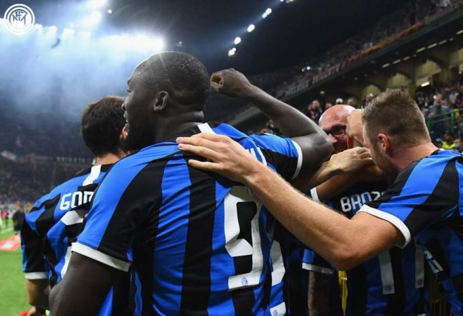 Milani ngjyroset ‘zikaltër’, Inter dominon dhe triumfon në derbi