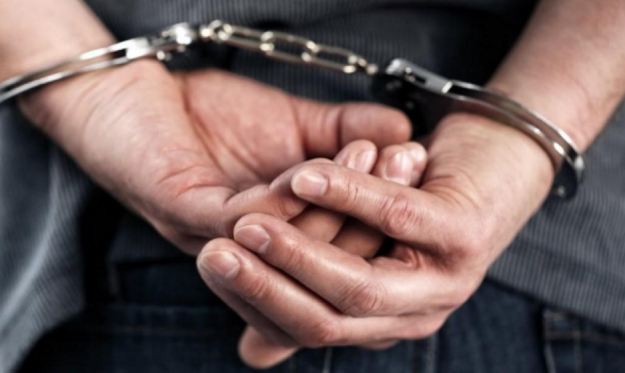 Arrestohet i dyshuari për dhunë në familje dhe armë pa leje