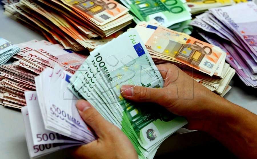 Ministria tregon se si do ta përfitojnë punëtorët shtesën prej 300 euro