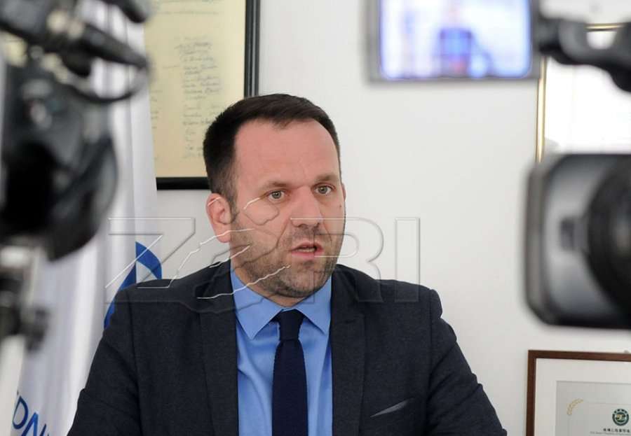 Rukiqi: Pagesat do të kalojnë në llogari të punëtorëve, jo tek bizneset