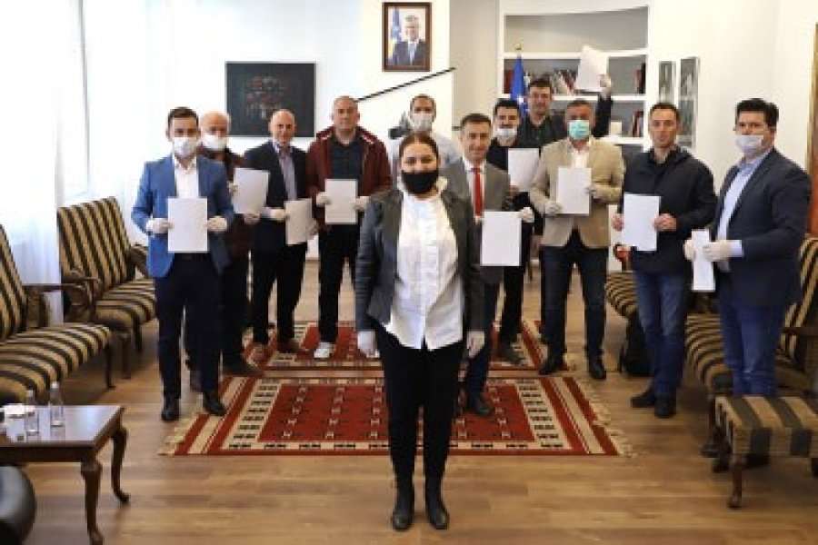 Vazhdon përkrahja e sportit, ministrja Dumoshi nënshkroi memorandume edhe me 9 federata të tjera
