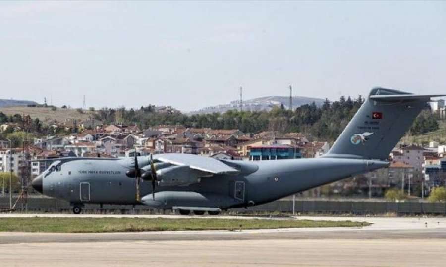 Ky është aeroplani që u nis sot nga Turqia për në Kosovë për të sjellë ndihma mjekësore