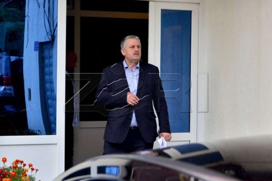 Agim Veliu me akuza të rënda kundrejt Vjosa Osmanit, e quan përkthyese e Thaçit e politikane destruktive