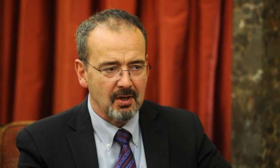 Koronavirusi ia merr jetën edhe babait të ambasadorit të SHBA-së në Beograd