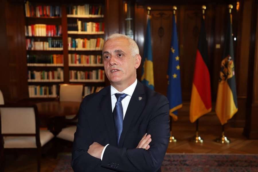 Cufaj: Gjithë ata që vijnë nga Kosova në Gjermani duhet të vetëkarantinohen për 14 ditë