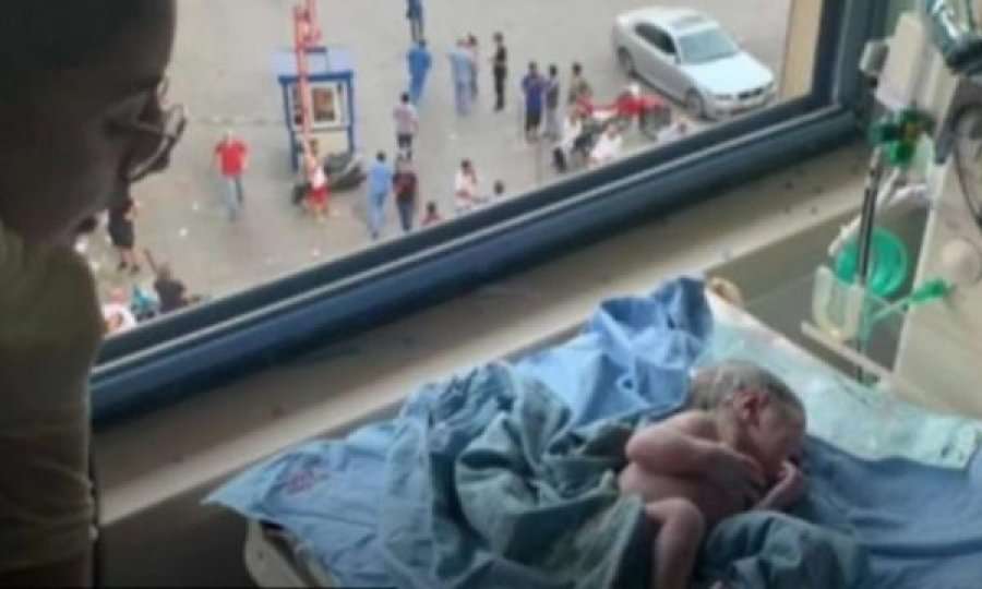 Babai regjistron shpërthimin në Bejrut derisa po filmonte momentet e lindjes së fëmijës