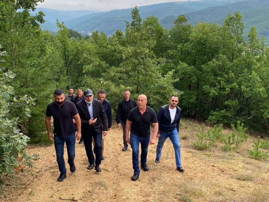 Hoti thumbon Haradinajn thotë se nuk ka vend për deklarata pompoze e defilime në Karaçevë