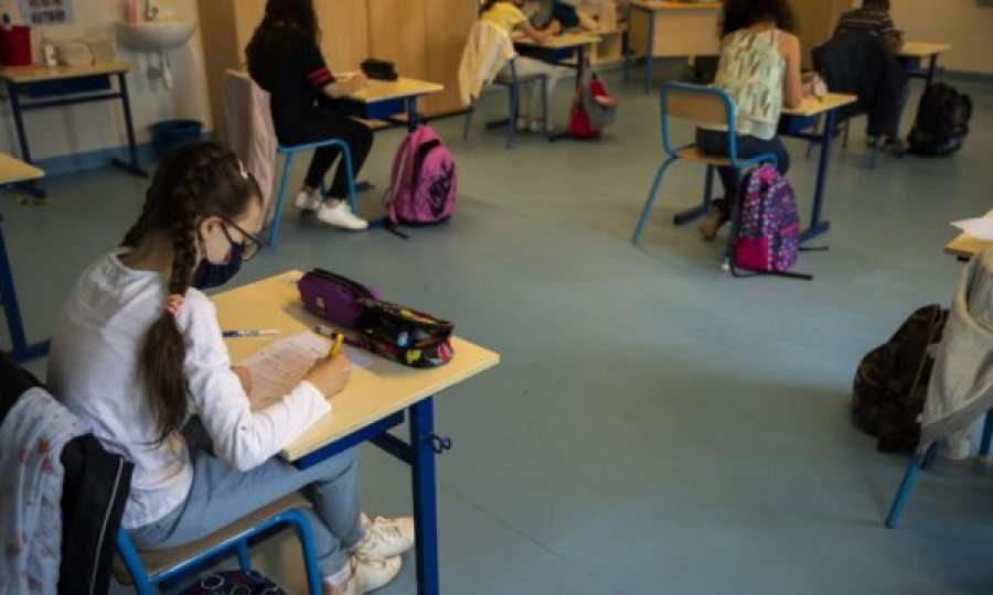 Mjekët gjermanë kërkojnë që maskat të jenë të obligueshme në shkolla